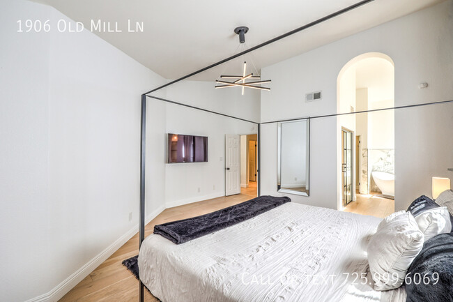 Building Photo - Luxury Monthly Rental in Green Valley