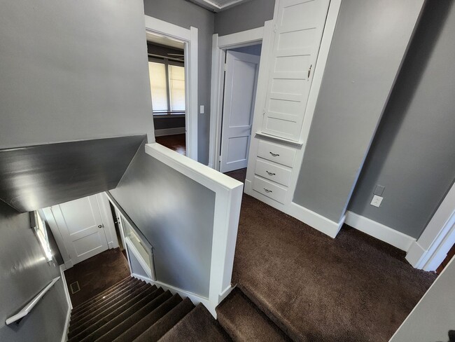 Building Photo - 3 Bedroom House