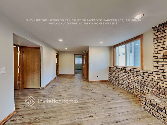 Building Photo - 6701 N Bryant Ave