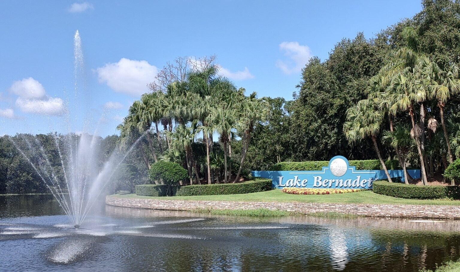 Building Photo - 35315 Whispering Pines Dr