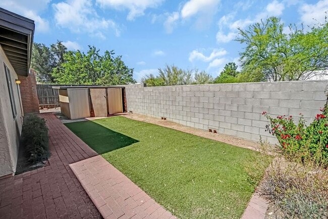 Building Photo - Vaulted Elegance in Old Spanish Trail