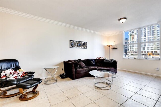 Building Photo - 511 SE 5 Ave