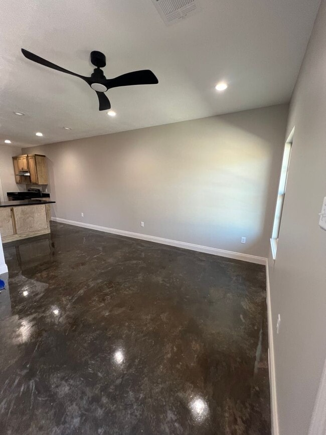 Building Photo - Brand New Duplex