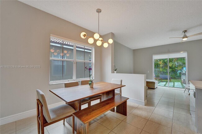 Building Photo - 930 Bluewood Terrace