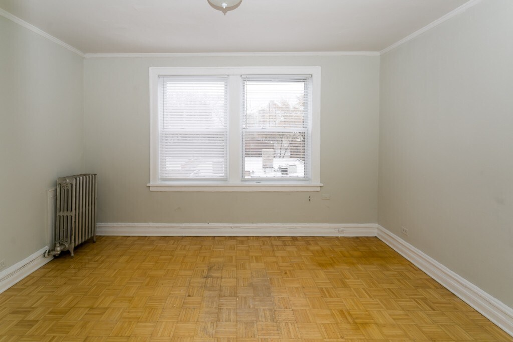 Building Photo - 714 W Belmont Ave