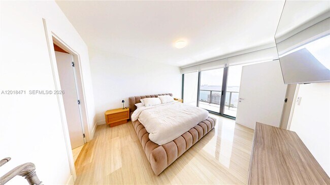 Building Photo - 1451 Brickell Ave