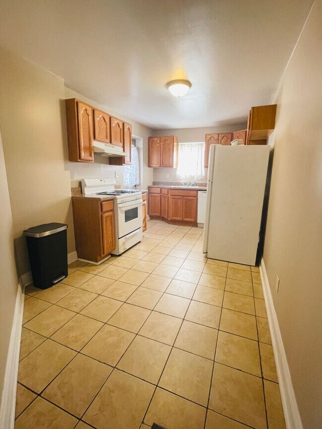 Building Photo - 1721 Middle St