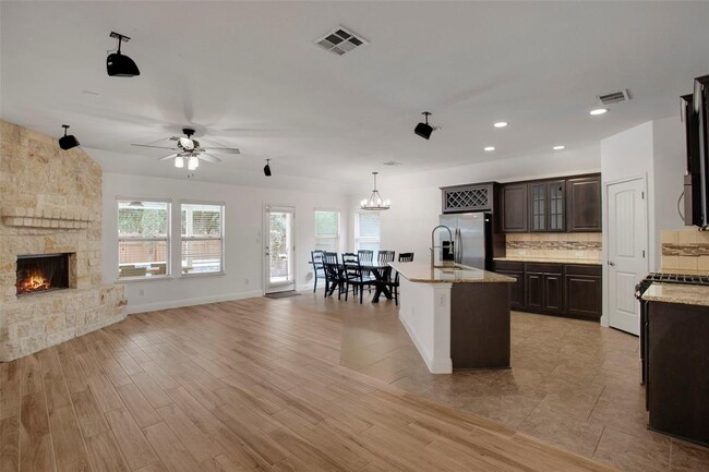 Building Photo - 9501 Bentley Garner Ln