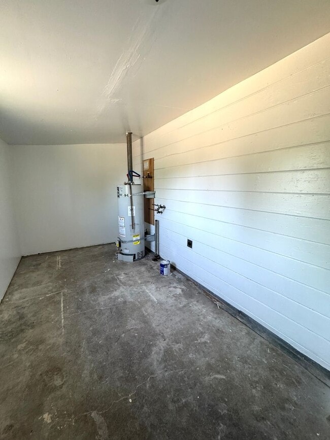 Building Photo - Interior Newly Remodeled - 1 bedroom 1 bath For Rent in Dos Palos