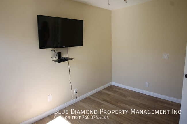 Building Photo - 917 3rd St