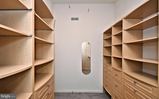 Building Photo - 3435 Westview Dr