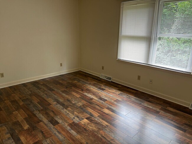Building Photo - 109 Cedar Trails Ct