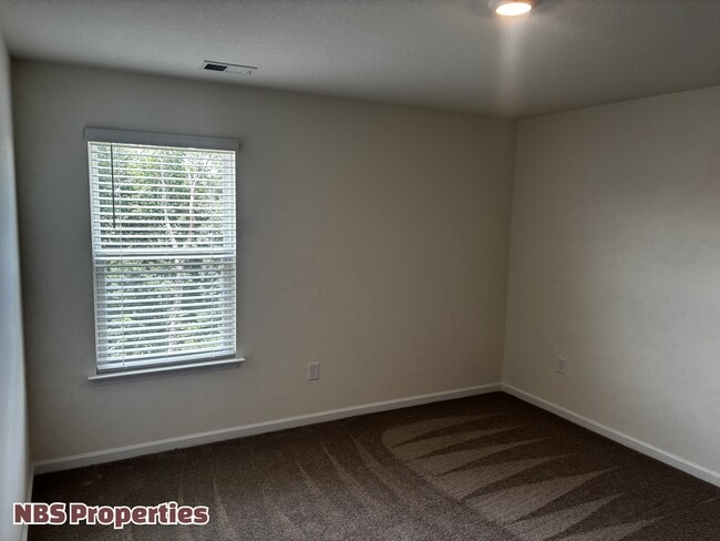 Building Photo - 935 Utopia Ln