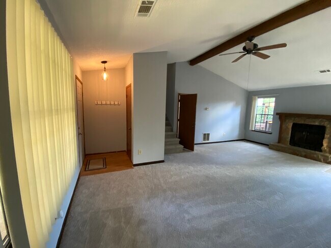 Building Photo - 4068 Buckingham Pl