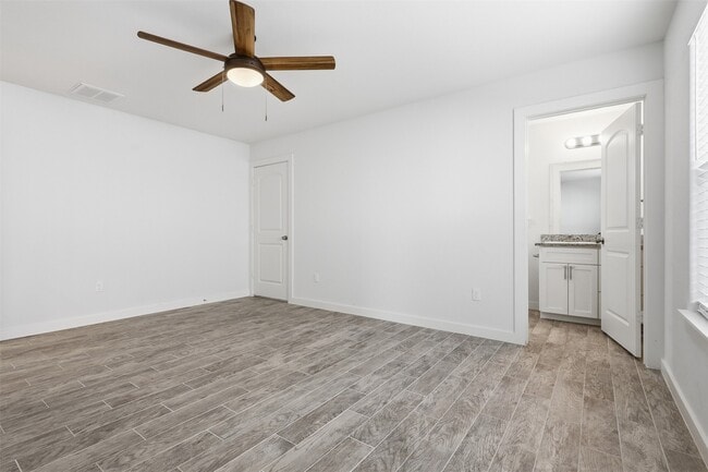 Building Photo - 10103 Goldcrest St