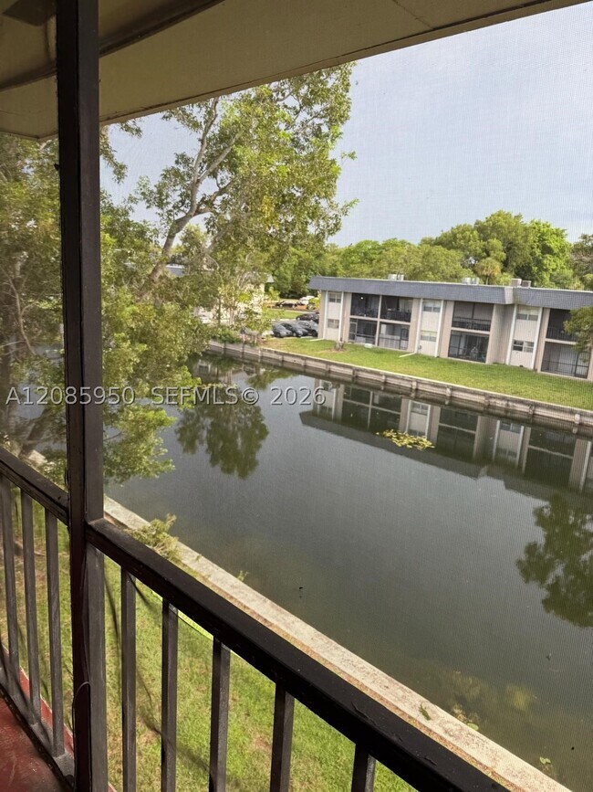 Building Photo - 8040 N Colony Cir