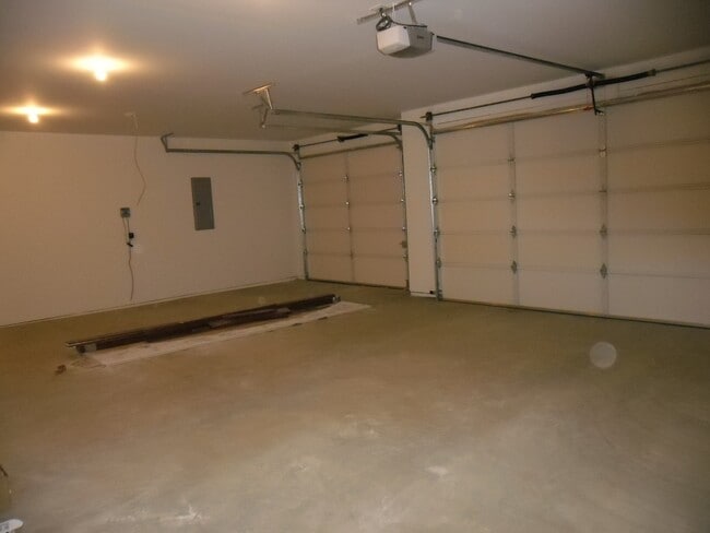 Building Photo - 1320 E Chelan Ct