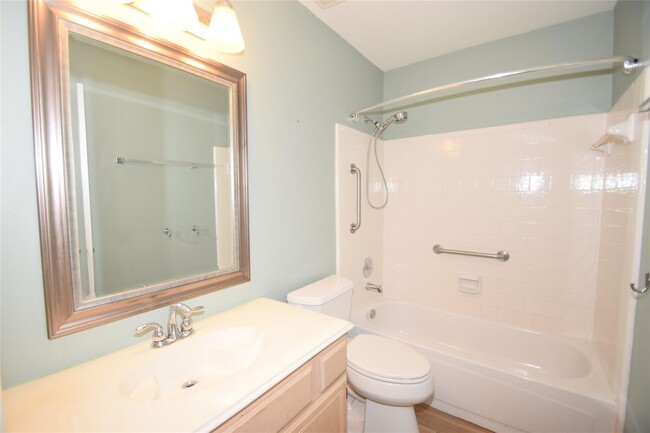 Building Photo - 18010 Golden Ridge Dr