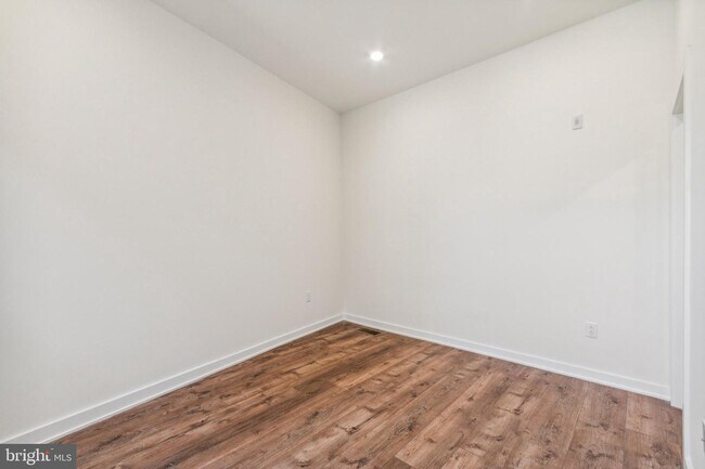 Building Photo - 6211 Woodbine Ave