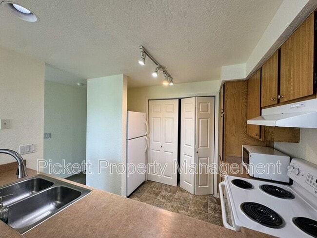 Building Photo - 1700 W Sunn Fjord Ln