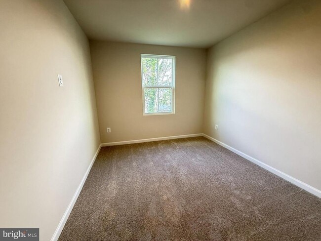 Building Photo - 647 Laurelwood Cir