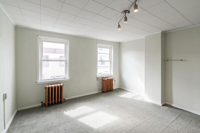 Building Photo - Charming South Philadelphia Home