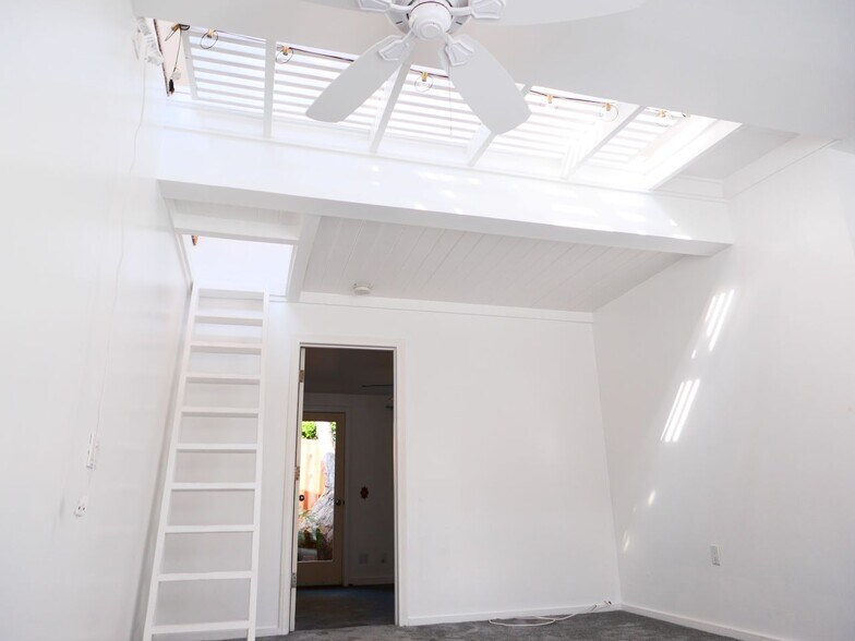 Building Photo - 6456 Surfside Way