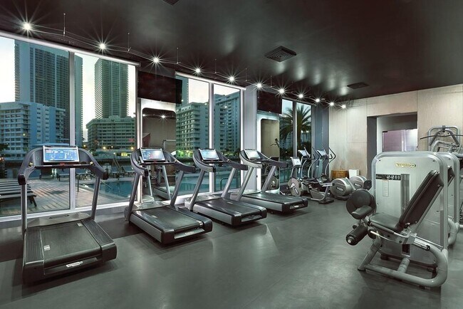 Building Photo - 2602 E Hallandale Beach Blvd