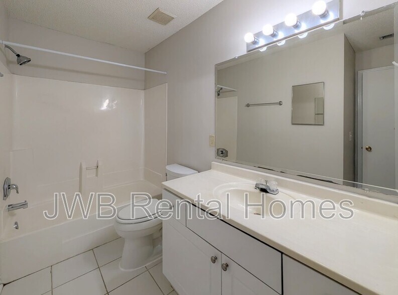 Building Photo - 10200 Belle Rive Blvd