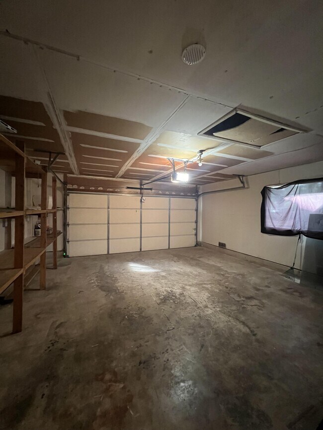 Building Photo - 9123 Alpine Trail St