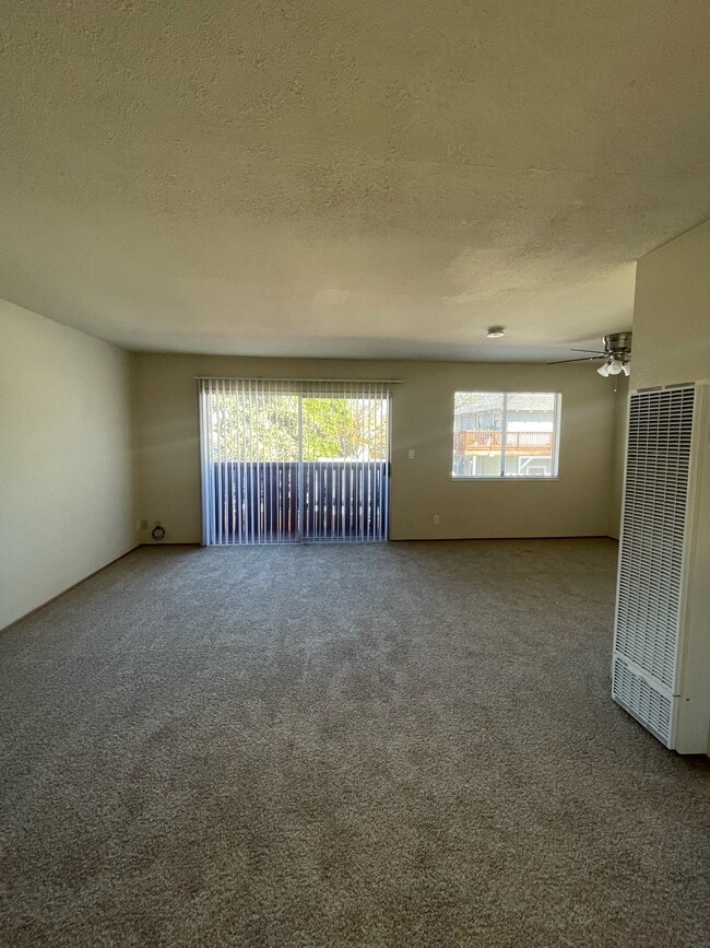 Building Photo - 1045-1055 Lewis St