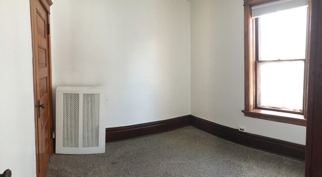 Bedroom 2 - 423 N 1st Ave E