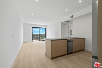 Building Photo - 1808 Lincoln Blvd
