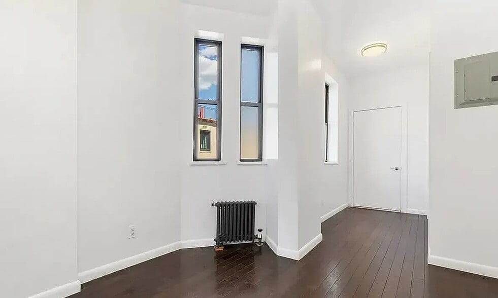 Building Photo - 126 Elizabeth St