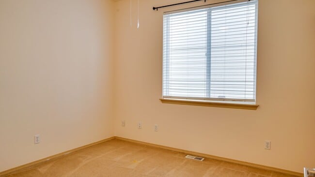 Building Photo - Crofton Hills Rambler