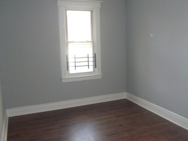 Building Photo - 81 Rose Ter