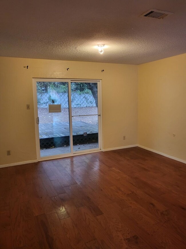 Building Photo - 1551 Pamela Ln