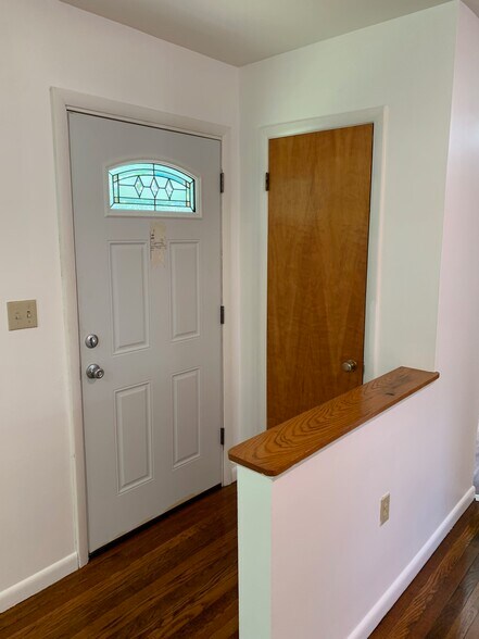 Front door Entrance - 246 Sapsucker Woods Rd