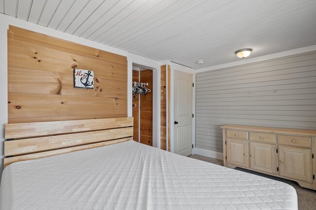 Building Photo - *Price Drop!* Your Dream Winter Retreat Aw...
