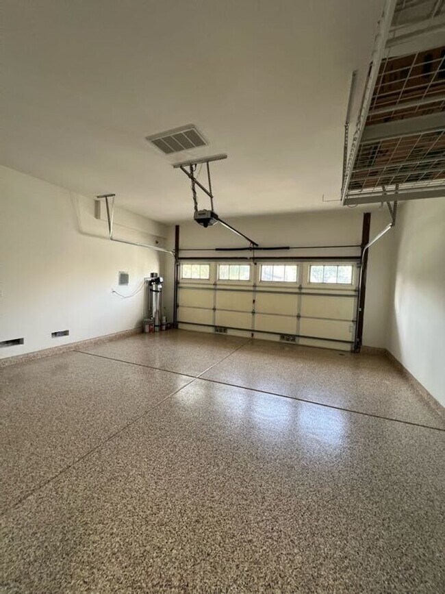 Building Photo - Spacious Single Story Home in Columbus Square