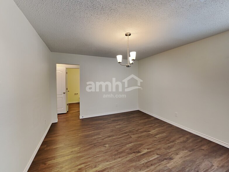 Building Photo - 8113 Lake Haven Dr