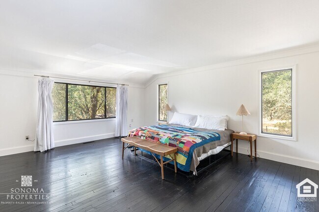 Building Photo - Wine Country Living in Spacious Glen Ellen...