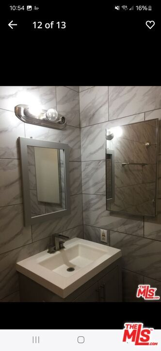 Building Photo - 1027 Bay St