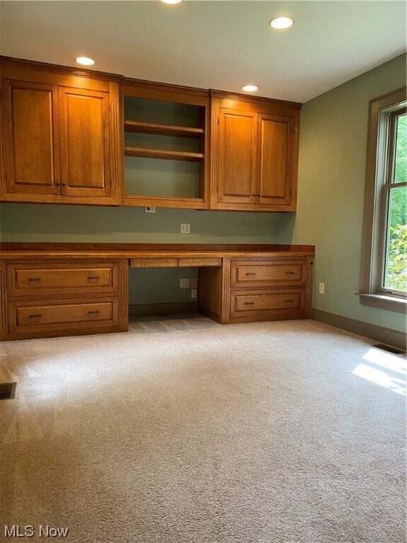 Building Photo - 10 Maple Ln