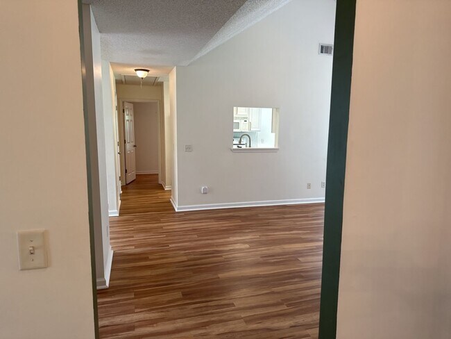 Building Photo - 156 Shady Oak Cir