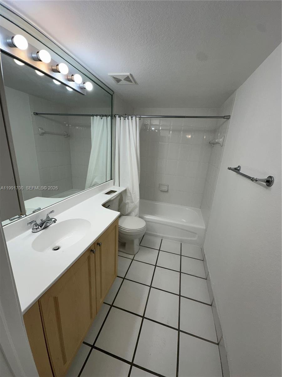 Building Photo - 814 NW 36th Ave