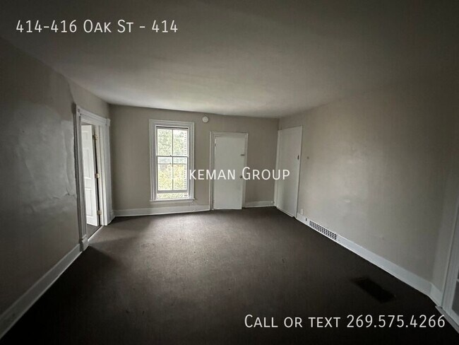 Building Photo - 414-416 Oak St-414