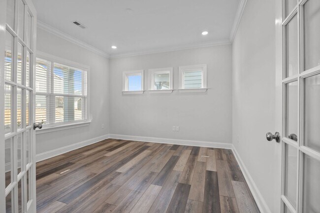 Building Photo - Modern 5-Bed, 4-Bath Family Home with Garage & Pool Access – Devon Square