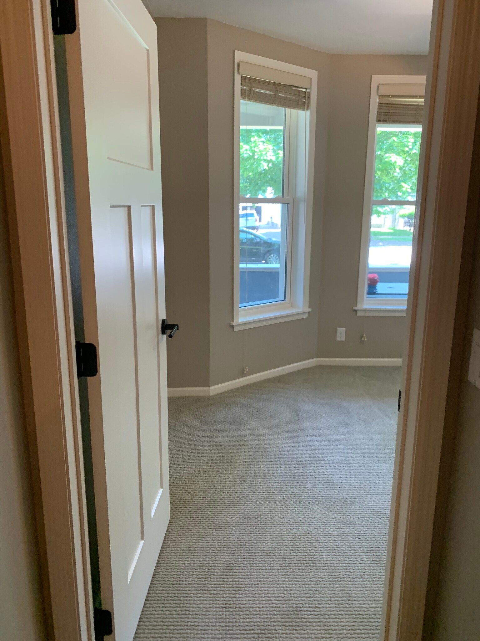 Building Photo - 465 W 5th St