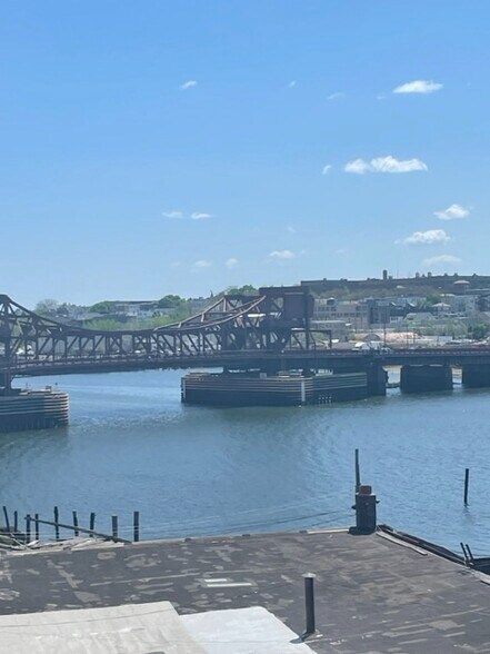 Building Photo - 33 Medford St